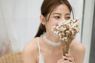 原图传达的信息：G.su(全智秀)乘坐LEEHEEEXPRESS，目的地就是快乐！