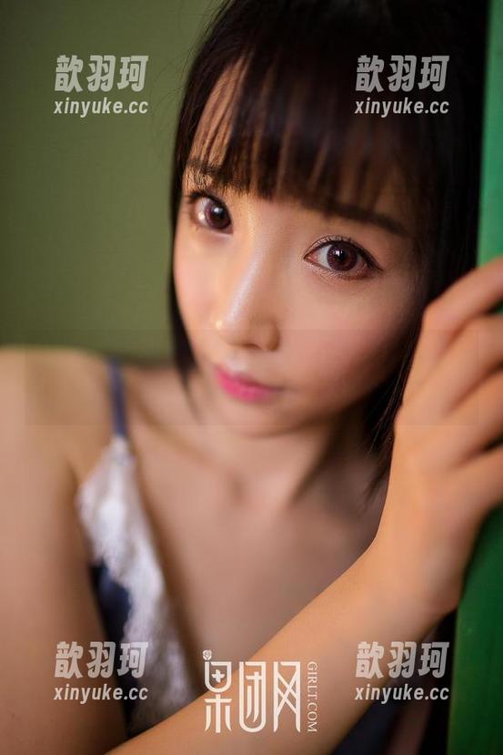 GIRLT果团网 - 图库头条：黄歆苑用旗袍诠释什么叫‘别致’