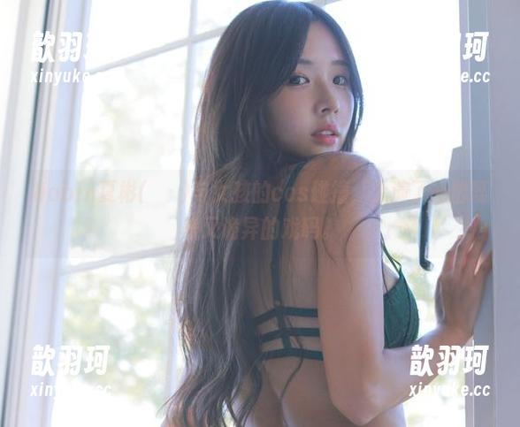 Habin夏彬(하빈)与女孩的cos碰撞，上演了一出既美又诡异的戏码。
