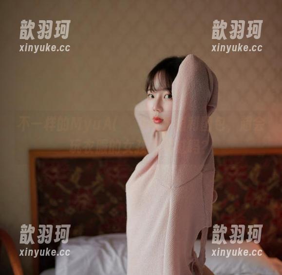 不一样的MyuA(뮤아)毛衣福利图包，超会玩衣服的女孩你见过吗？