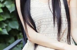 TouTiao头条女神 – 为何每个人都在谈论张蓝欣的牛仔裤写真？下载后你也会明白！