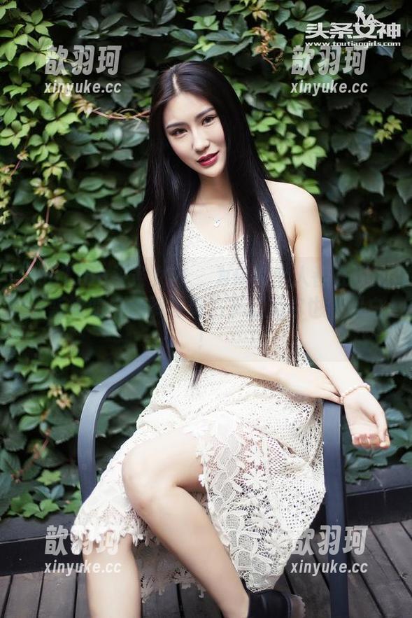 TouTiao头条女神-张蓝欣 TouTiao头条女神 - 为何每个人都在谈论张蓝欣的牛仔裤写真?下载后你也会明白!