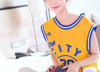 TouTiao头条女神 – 这么久都没见过的杨漫妮baby：高清制服作品，丧心病狂地让你想多想。