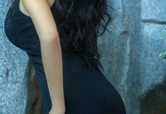 TuiGirl推女郎 – 王依萌的写真之路：灰丝版图包，是不是想多了。
