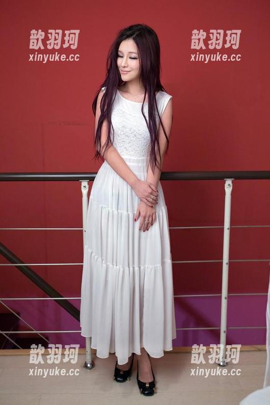 TuiGirl推女郎-王馨瑶 TuiGirl推女郎 - 王馨瑶的制服私拍,图包来看!是不是等我码字的时候她已经换好衣服了?