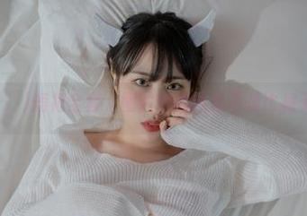 Uhye(이유혜)短裙全套，图片中的我是不是比裙子还显眼？