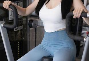 Xiuren秀人网 – lingyu69的油亮私拍：该隐忍的我似乎要流鼻血了