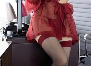 Xiuren秀人网 – 让人目不转睛的孟狐狸FoxYini美腿原图，腿长就是任性！