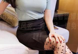 Xiuren秀人网 – 图包里藏着徐媛媛的美腿，下载一睹风姿，对不起，难免多看几眼！