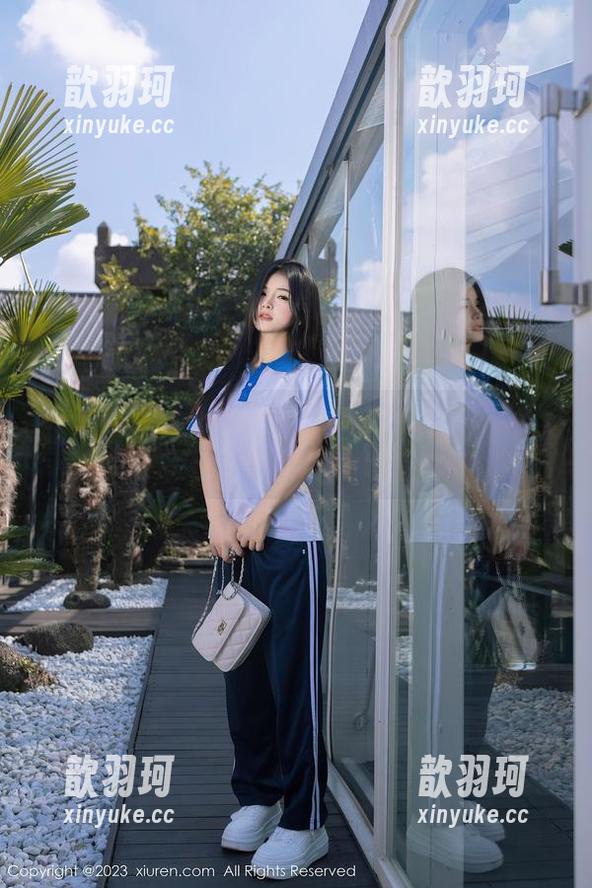 Xiuren秀人网 - 美图里总能找个理由：清水美嘉与黑丝的微妙互动