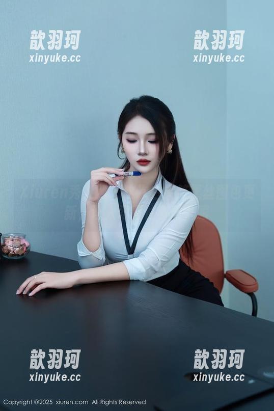 Xiuren秀人网 - 这次白笑笑黑丝图包更新，让人忍不住多看几眼