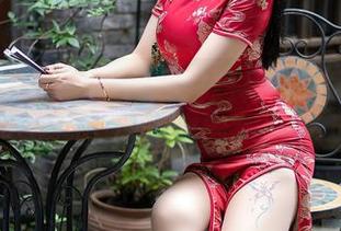 YouMi尤蜜荟 – 让娜露短裙变魔术：私拍套图里的“变脸”游戏