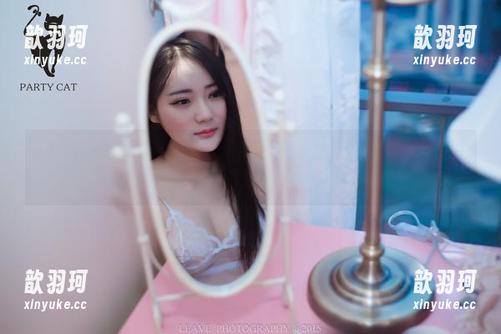 partycat轰趴猫 - K8傲娇萌萌更新了，那油亮的写真真是个抛媚眼的高手！