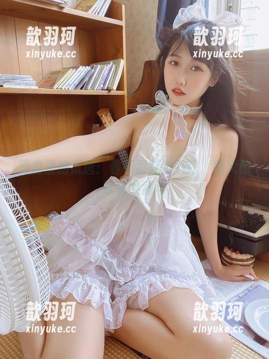 网盘里的荒唐：看不呆猫跟抖娘、獒犬的泳装大乱斗