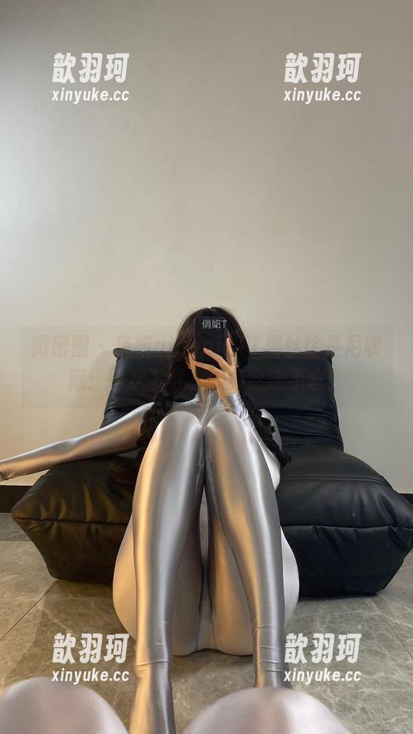微密圈 - 俏妞qiaoniuTT黑丝比基尼收藏：一次下载，终身念念不忘！