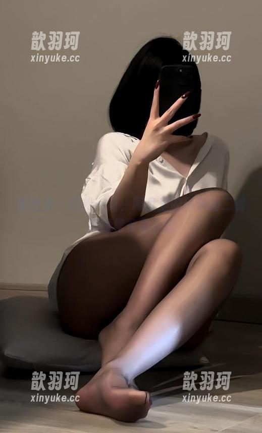 微密圈 - 轻松一夏，网盘里的保守的二舅妈短裙等你下载
