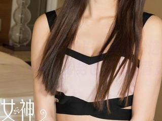 克拉女神 – YOYO的瑜伽美图精选：真的是，随便一个姿势也能当画背影。