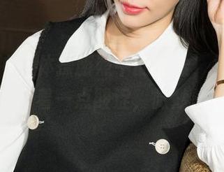 克拉女神 – 体操服照中的盈盈，柔软之中带着一点酸涩，微妙。