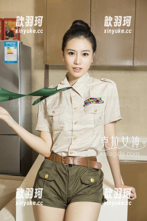 克拉女神 - 菲菲的最新原图：裸足如风，轻松自然如你的生活。