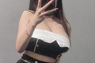 微密圈 – 欢迎进入兔宝妮to的免费格子女仆装套图，准备好被微微的叛逆感吸引了吗？