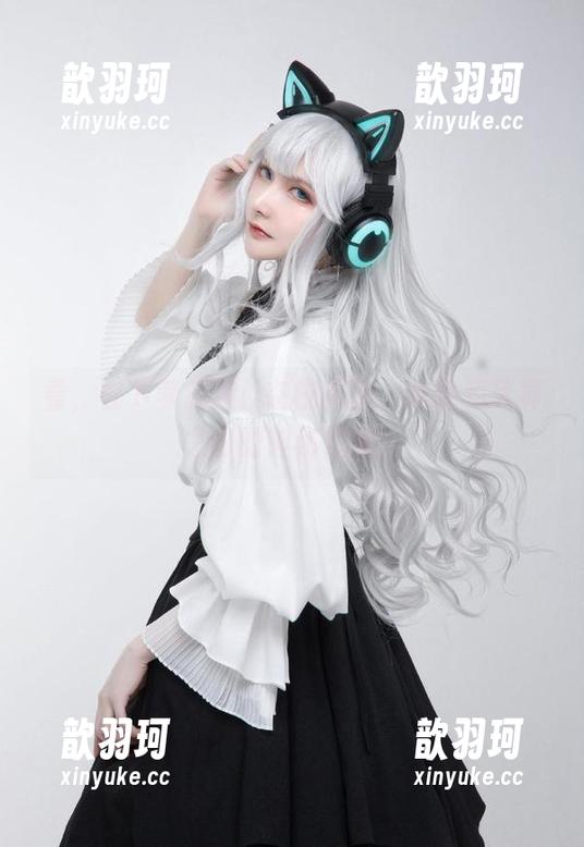 看，在下萝莉控ii在校服里，校服和写真之间的神秘默契。