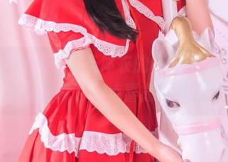 头条女神 – 一身连体衣的杨曼妮，写真里是不是都带了一点喜感的新潮流？