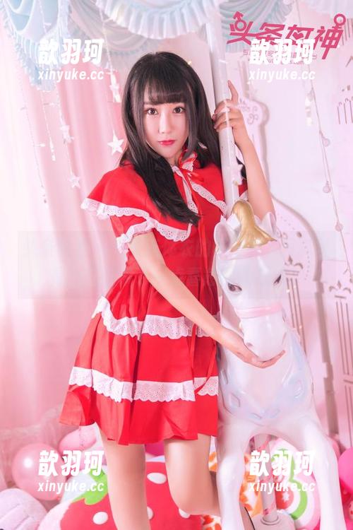 头条女神 - 一身连体衣的杨曼妮，写真里是不是都带了一点喜感的新潮流？