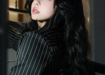 在线看奈汐酱Nice的大红帽，话说这红色太抢眼，原图不发出来怎么懂？
