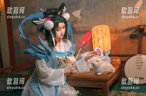 奶狮不咬人 奶狮不咬人的纯白cos,谁说高冷不能有趣?