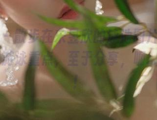 微密圈 – 散步在宋昱欣的泳池图片中，真想询问游泳重点，至于分享，呃…随便吧！