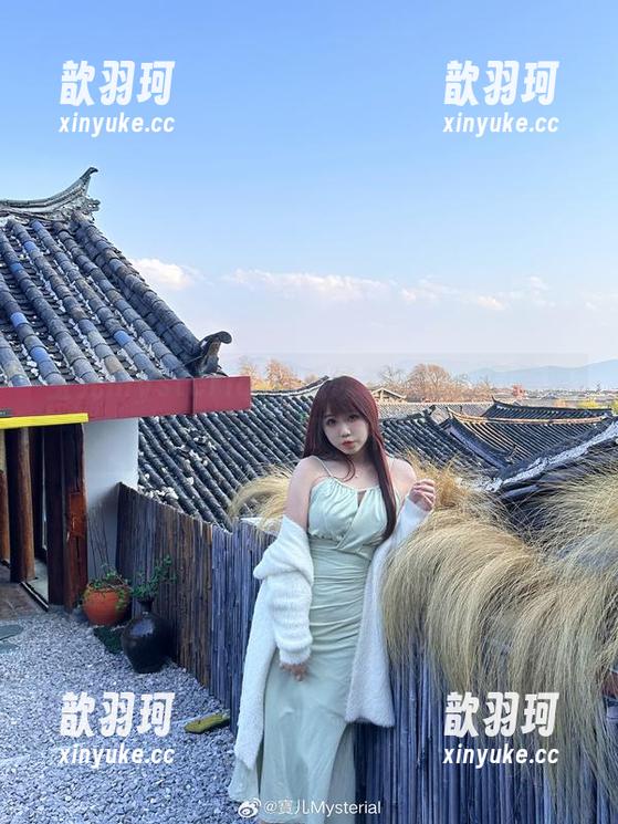 宝儿mysterial性感泳装COS：只需要一条泳裙和一片海！
