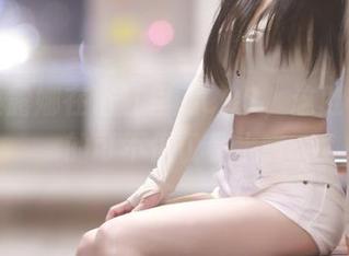 小女巫露娜在浴缸里的COS，这肚子里藏的可不仅仅是水哦