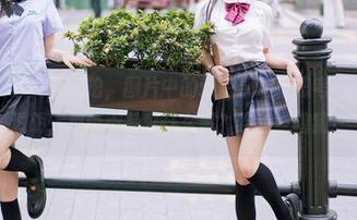尤蜜荟 – 黄歆苑的私拍，图片中的透明感让我思考一个问题：越透明，越值得藏着什么呢？哈哈，瞎猜！
