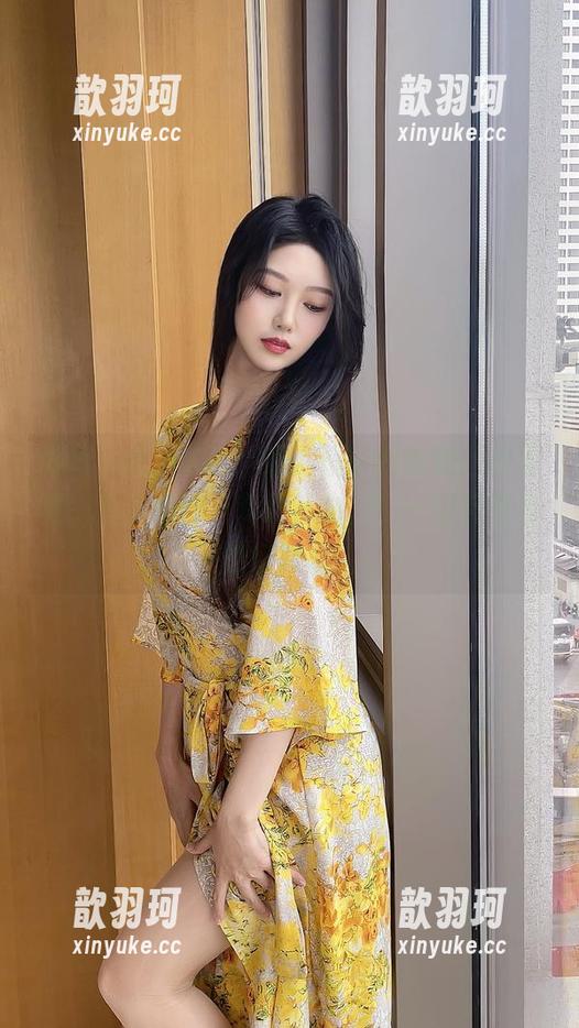 抖娘利世 好吧,必须承认,我下载了抖娘利世的写真,为了那份‘专属礼物’!一切都是我的好奇心。