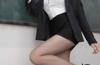 浴缸里的光影游戏——抖娘利世的高清写真
