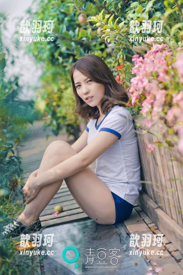 推女神 - 这就是谭晓彤的JK精选,随着她的姿态移动，总能勾起一点小期待