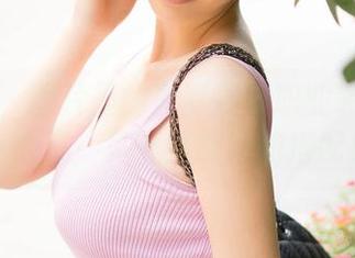 推女神 – 图片里的黄梦羡：职业装也能有小心机，真心佩服她的搭配！