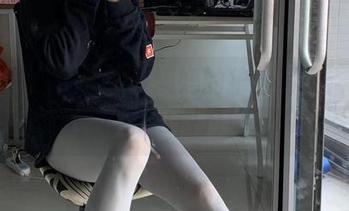 微密圈 – 无敌哒小姨妈的护士写真：我看过了原图，心想这得是治癌的神器！