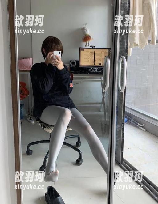 无敌哒小姨妈 微密圈 - 无敌哒小姨妈的护士写真:我看过了原图,心想这得是治癌的神器!