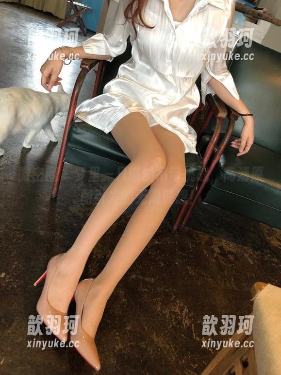微密圈 - 梦里一只喵的吊带挑战，高清原图引发的无限联想！