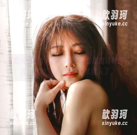 樱晚gigi 真想问樱晚gigi在线时是怎么拍出这种图片的,这种‘猎’的意味太迷人了。