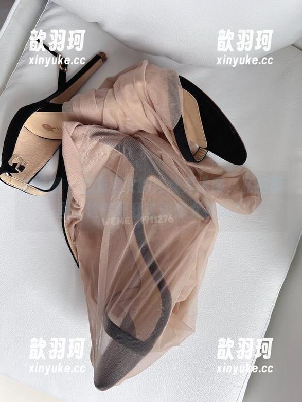 微密圈 - 白龙猫女的肉丝秀禾服，私拍原图，这气场我该叫你女神吗？