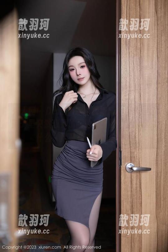秀人网-Demon瑶瑶 秀人网 - Demon瑶瑶旗袍精选合集:这脑子里突然想到了我的捉弄剂,别问我为什么,就是有这样的联想。