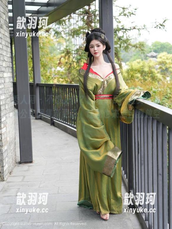秀人网 - 不想工作？翻晓sibyl是女巫的办公室图集新更新，让我也来点自我放空！