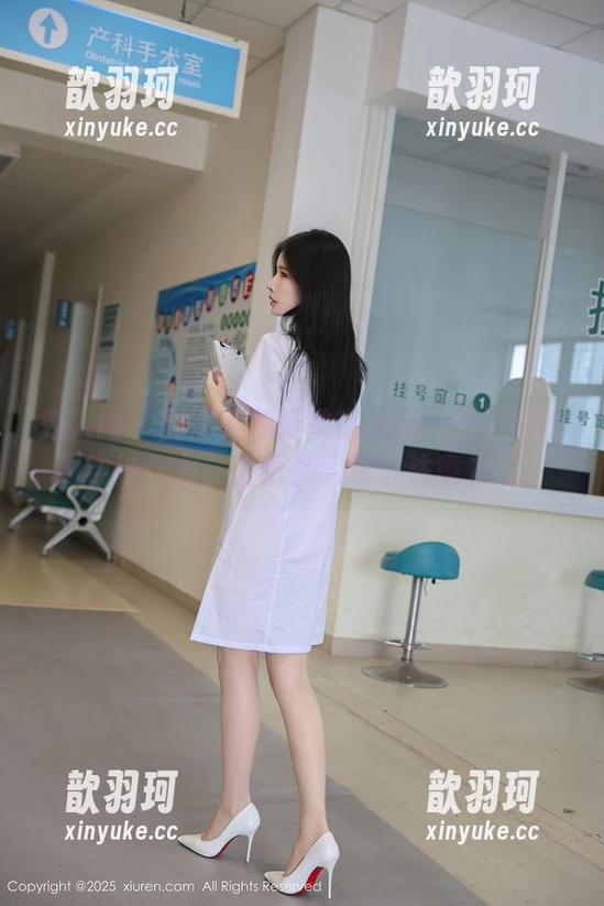 秀人网-刘婷婷 秀人网 - 刘婷婷那张教室写真:怪不得被同学抄作业,壁纸都太吸引注意力了!