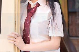 秀人网 – 黑白写真集下载，小小白思宜就是那种能把简单变复杂的人。