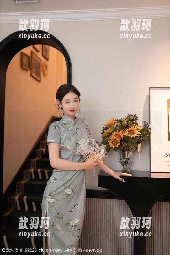 秀人网 - 修女挺身而出：糯美子mini图包的‘怪胎’之旅