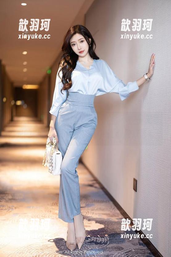 秀人网 - 看袁圆的美腿，完全不在乎无圣光的存在，图包里的每一张都是惊喜！