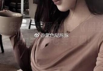 微密圈 – 紫色哒豚豚大作：《黑丝精选》，穿搭时间也要有趣！