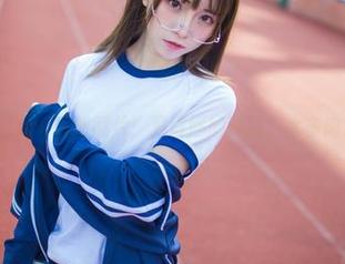 看绮太郎kitaro最新照片：夏日尴尬时刻，太多肉没地方藏～